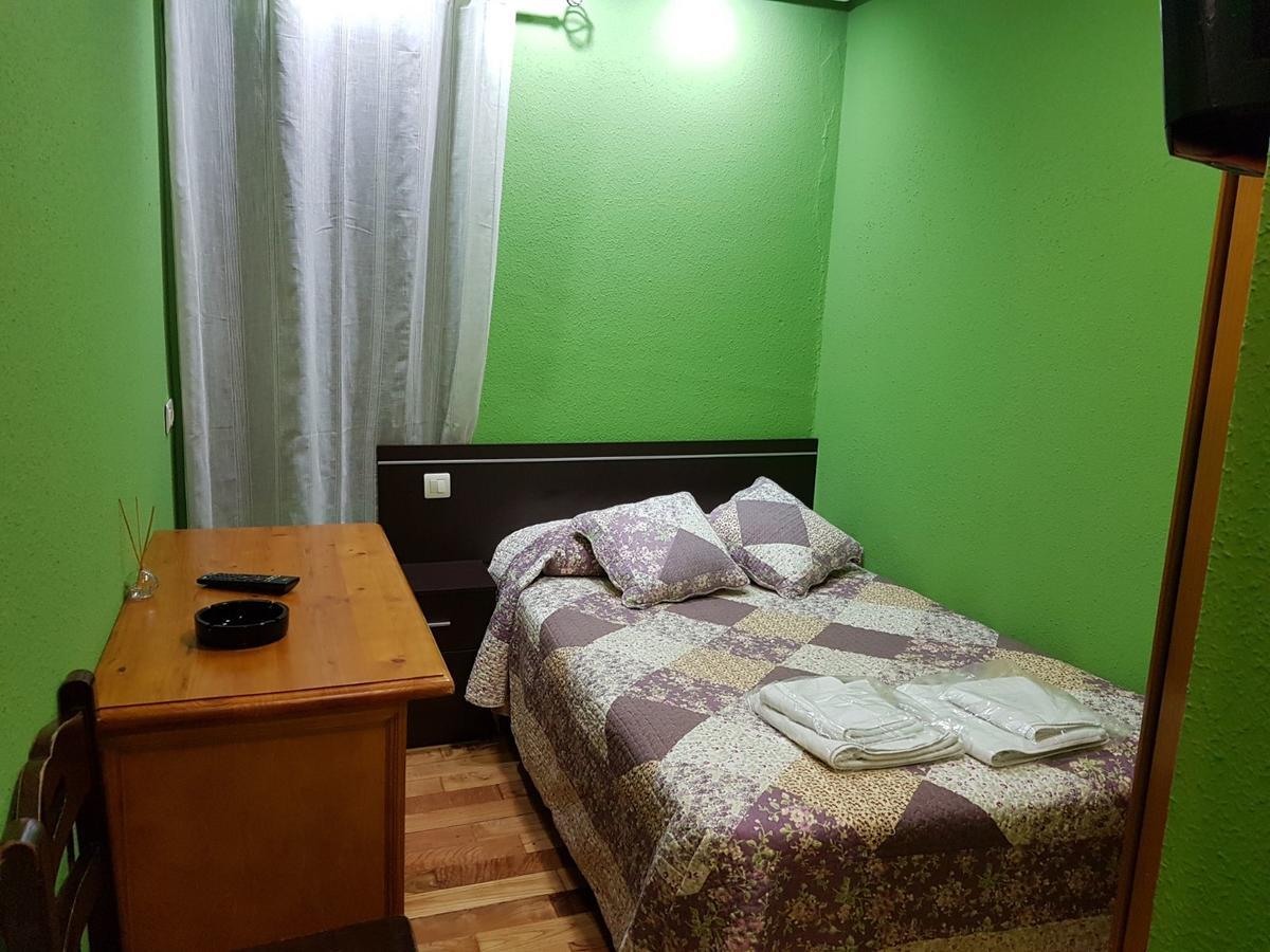 Hostal Los Nogales Cangas De Narcea Buitenkant foto