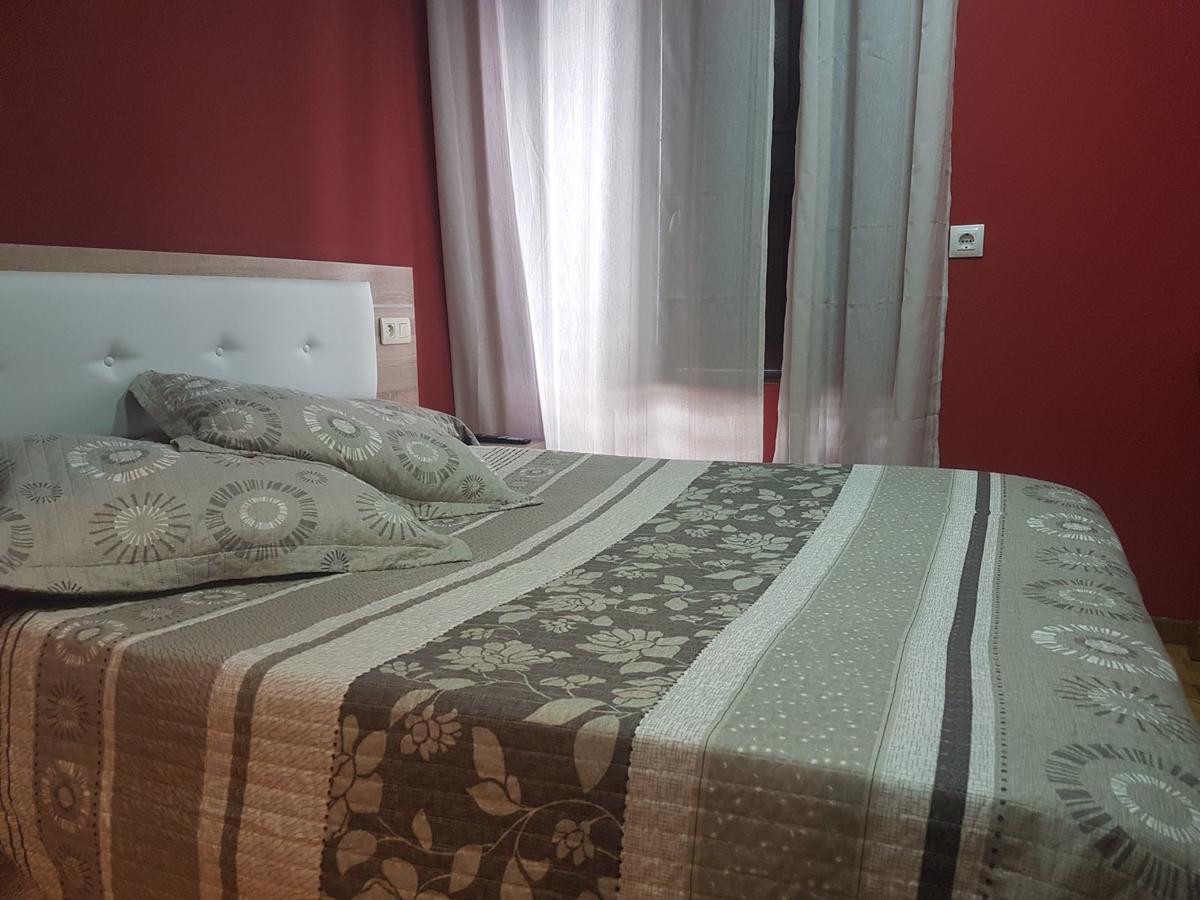 Hostal Los Nogales Cangas De Narcea Buitenkant foto