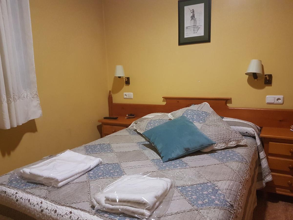 Hostal Los Nogales Cangas De Narcea Buitenkant foto