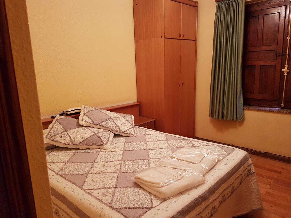 Hostal Los Nogales Cangas De Narcea Buitenkant foto