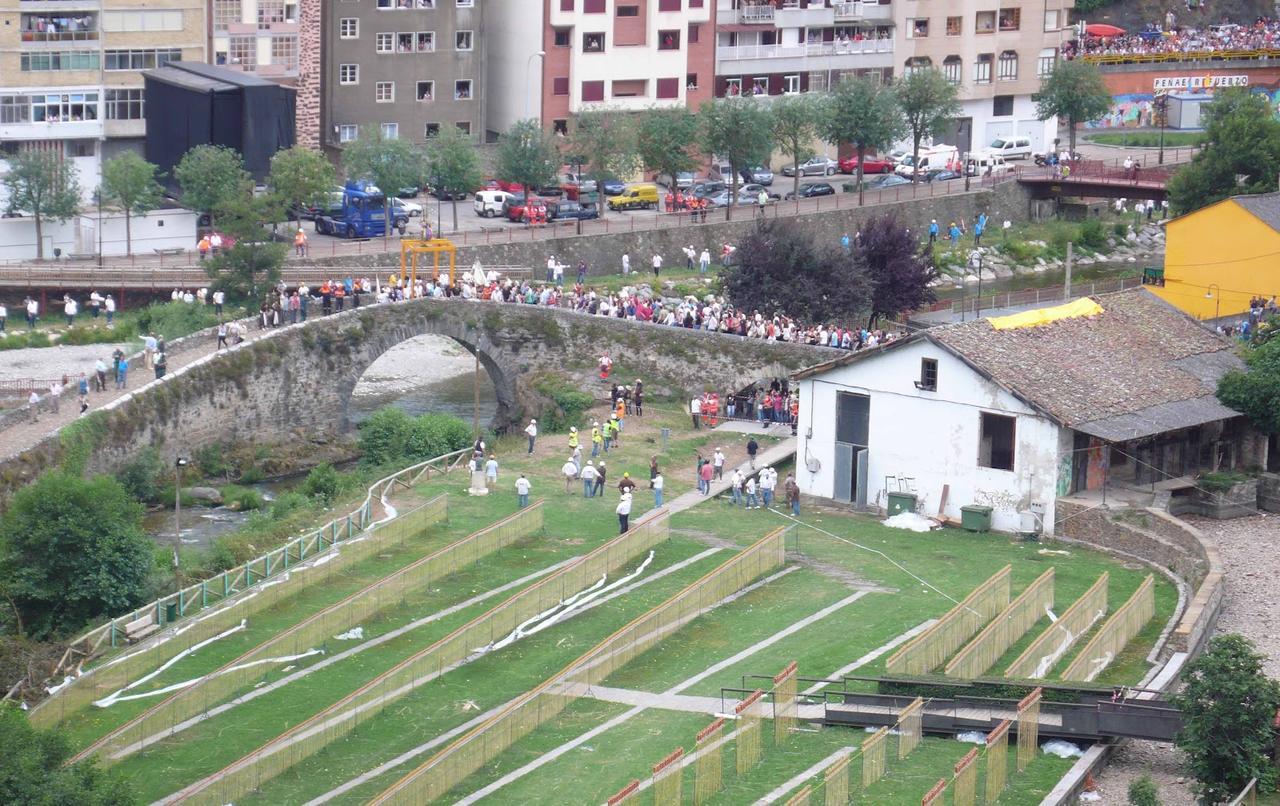 Hostal Los Nogales Cangas De Narcea Buitenkant foto
