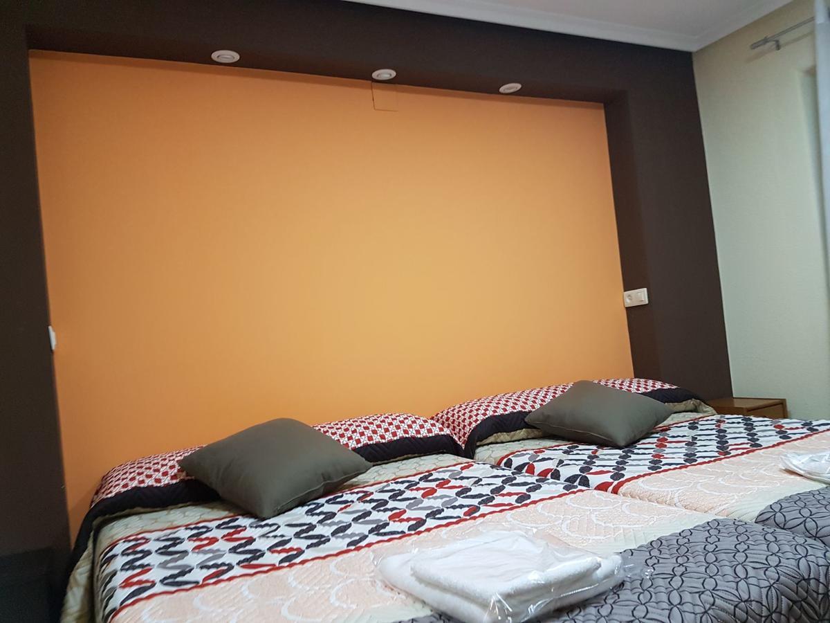 Hostal Los Nogales Cangas De Narcea Buitenkant foto