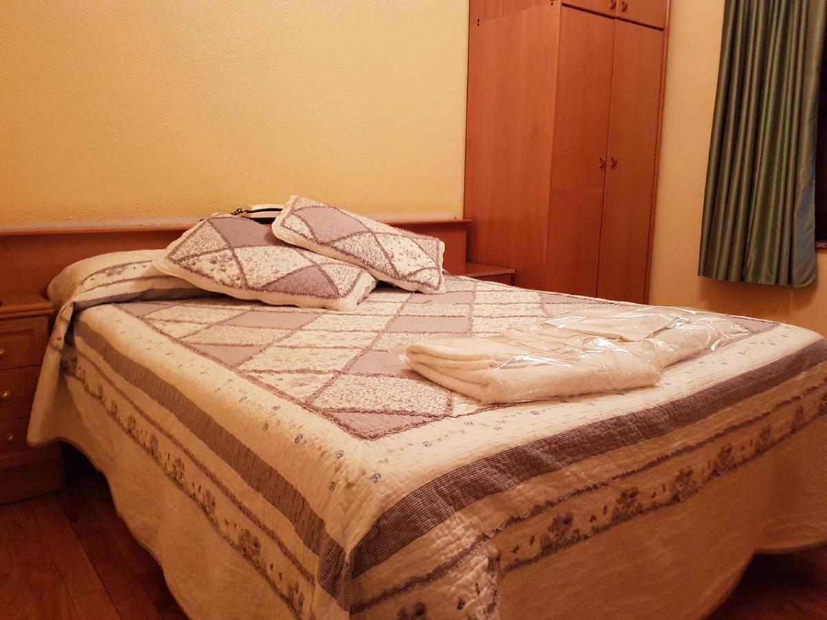 Hostal Los Nogales Cangas De Narcea Buitenkant foto