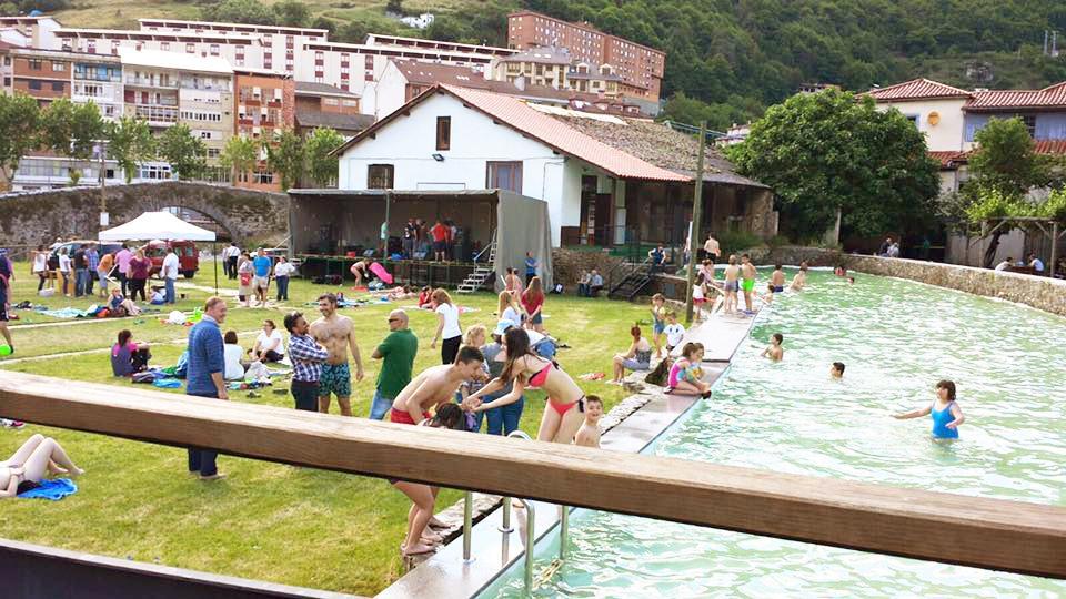 Hostal Los Nogales Cangas De Narcea Buitenkant foto